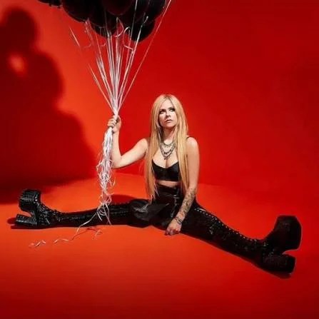 Avril Lavigne, канадская певица, автор песен, дизайнер и актриса