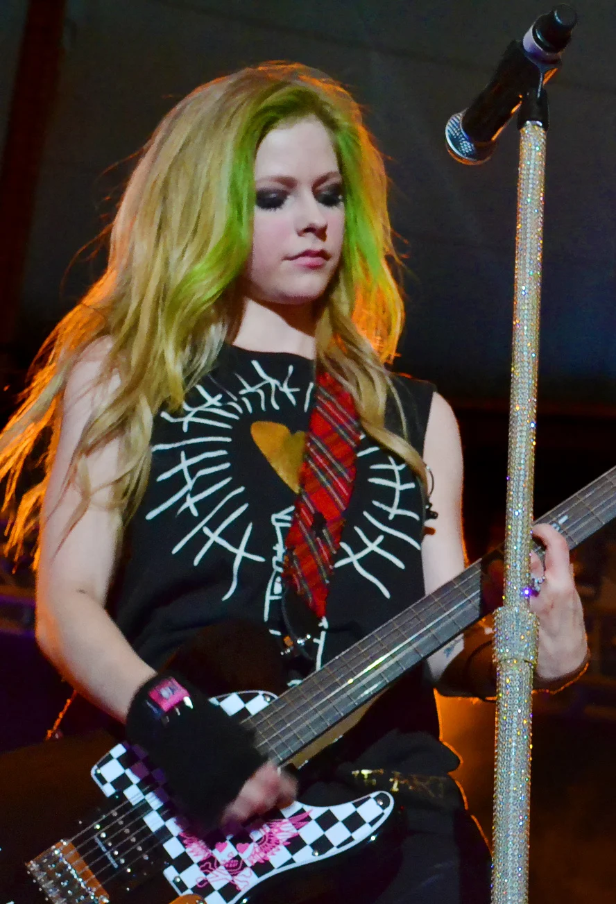 Avril Lavigne, канадская певица, автор песен, дизайнер и актриса