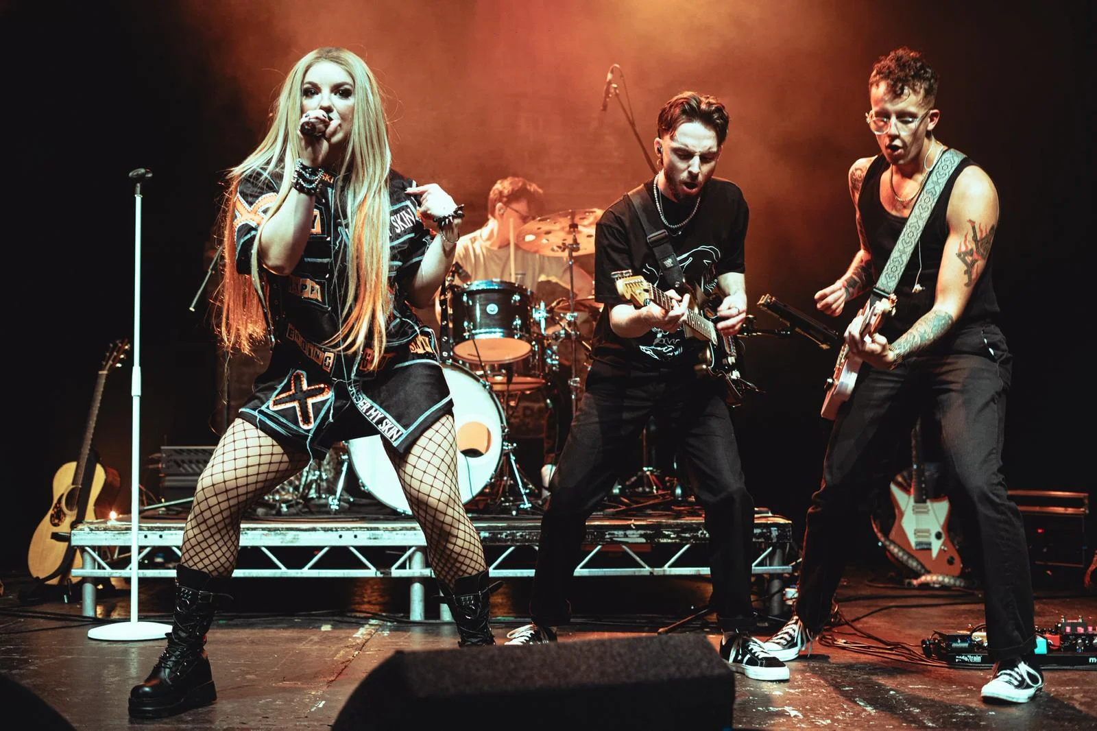 Avril Lavigne, канадская певица, автор песен, дизайнер и актриса