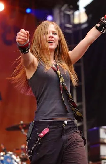 Avril Lavigne, канадская певица, автор песен, дизайнер и актриса