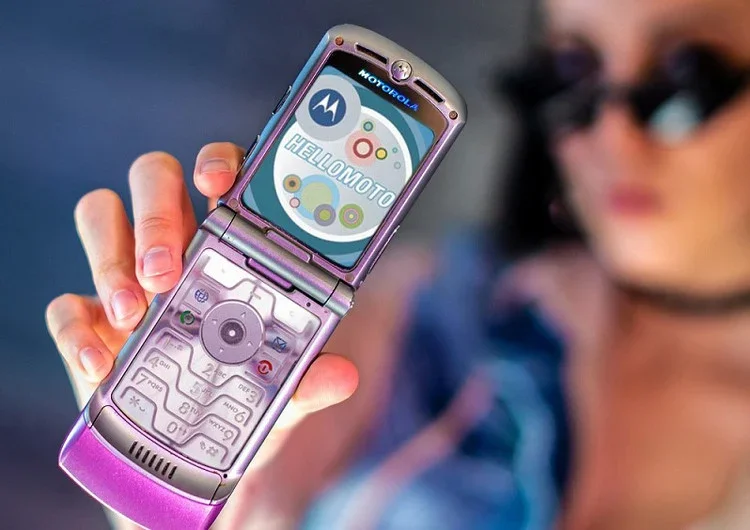 Мобильный телефон Motorola RAZR V3