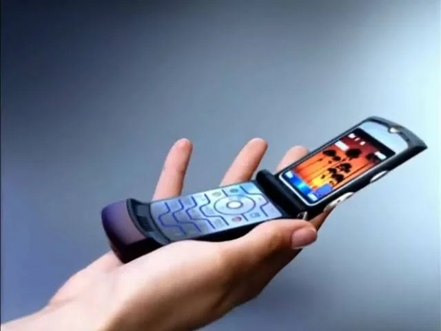 Мобильный телефон Motorola RAZR V3