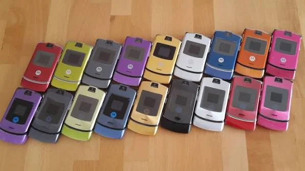 Мобильный телефон Motorola RAZR V3