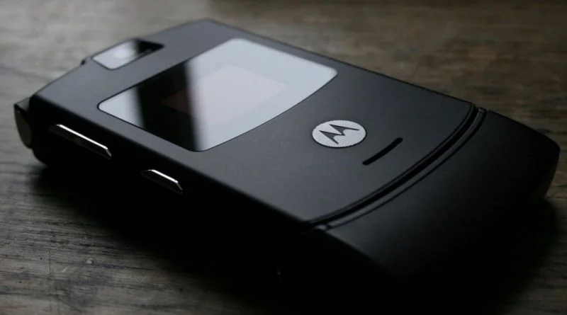 Мобильный телефон Motorola RAZR V3